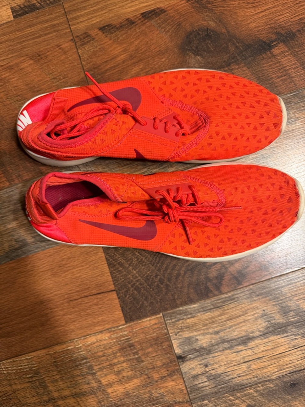 Nike women’s Red Lightweight Mesh Sneakers